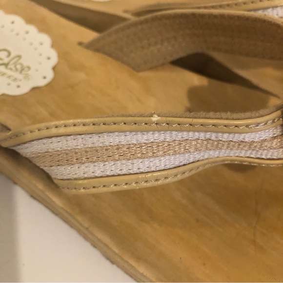 3/$20 Sketchers Flip Flops 🩴 - Picture 7 of 11